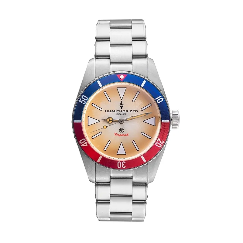 Montre de plongée sur fond blanc
